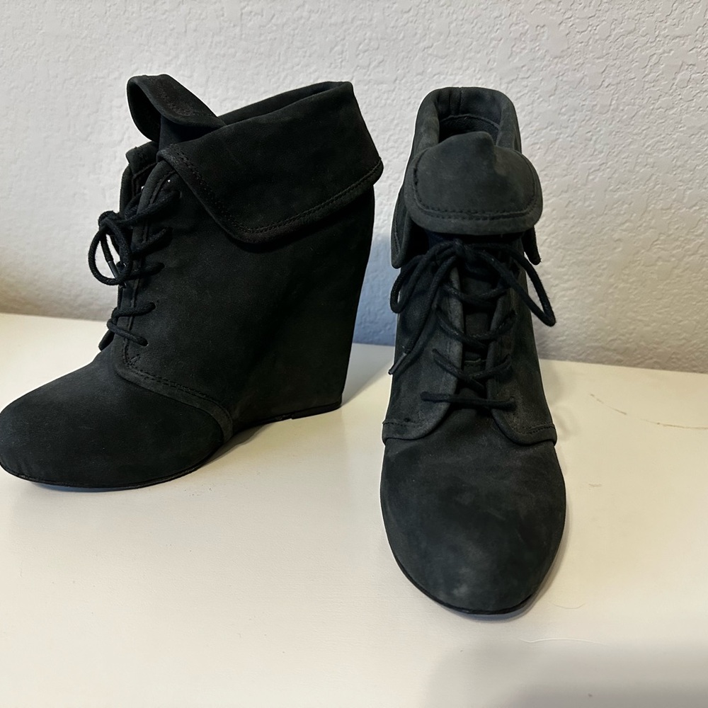Elizabeth and James shoes size 7.5B blue suede